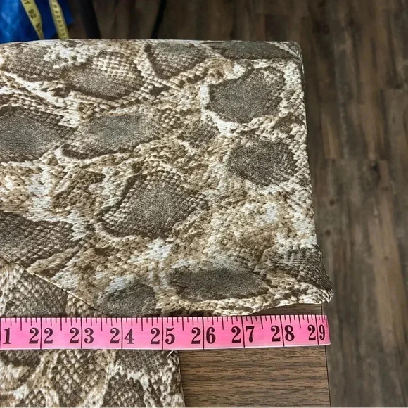 Mango Faux Amphibian Skin Flowy Blouse Size 2 - Picture 7 of 9